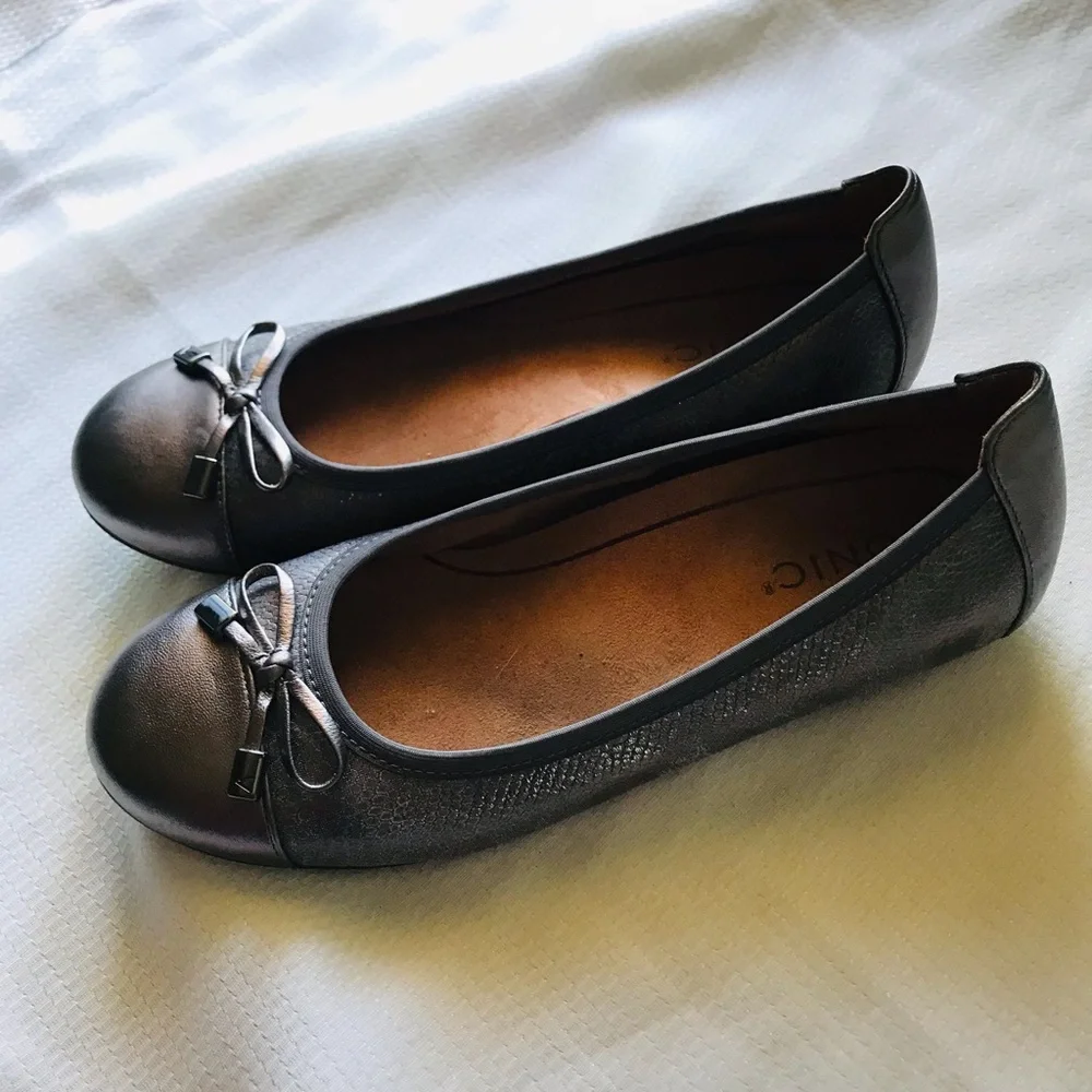 Vionic Women's Minna Ballet Flat Pewter Pewter silver /gray